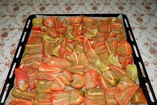 auf ein Backblech gestapelt