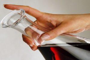 Les meilleures façons de réparer le vin fait maison s'il s'avère aigre