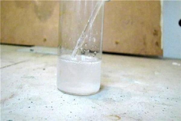 acétate d'aluminium