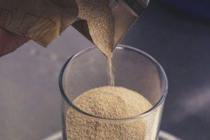 Instructions d'utilisation de la levure de vin, comment choisir et le faire vous-même à la maison